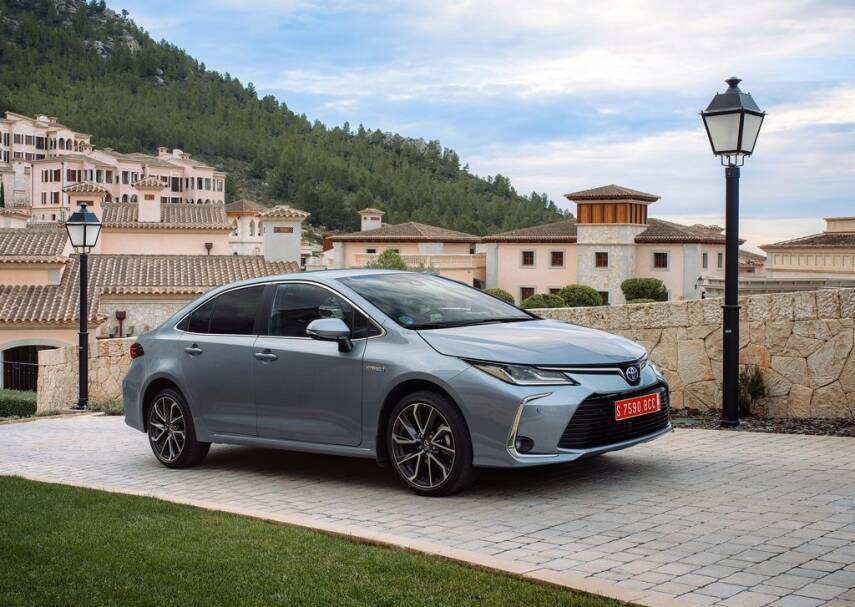 Toyota Corolla 2019 Sonrası Cam Altı Krom S Dizayn - 1